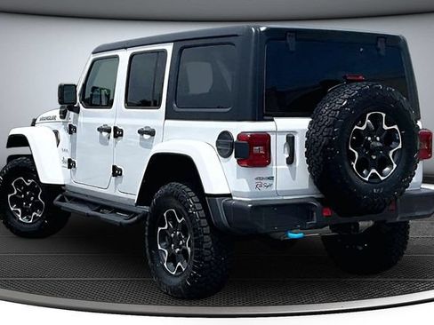 Used 2023 Jeep Wrangler Unlimited Sahara w/ Cold Weather Group AWD/4WD image 4
