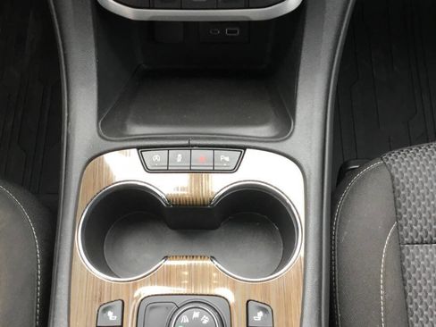 Used 2022 GMC Acadia SLE w/ Driver Convenience Package image 11