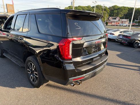 Used 2022 GMC Yukon AT4 w/ Technology Package AWD/4WD image 4