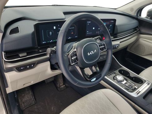 Certified 2025 Kia Carnival SX w/ SX Dark Edition Package image 12