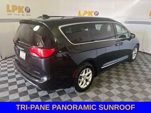 Used 2020 Chrysler Pacifica Limited FWD image 3
