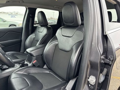 Used 2021 Jeep Cherokee Latitude Plus image 10