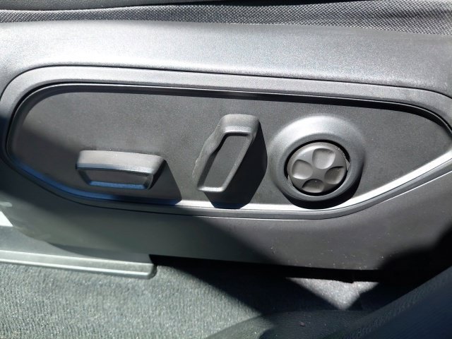 Used 2023 Jeep Grand Cherokee L Laredo RWD image 19