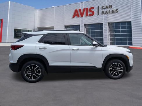 Used 2025 Chevrolet TrailBlazer LT AWD/4WD image 5