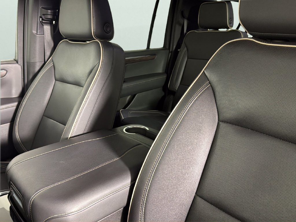 Used 2025 Chevrolet Suburban Premier RWD image 24