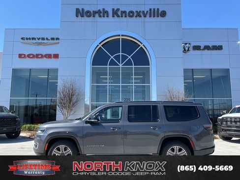 Used 2024 Jeep Wagoneer Series II w/ Flexible Seating Group image 2