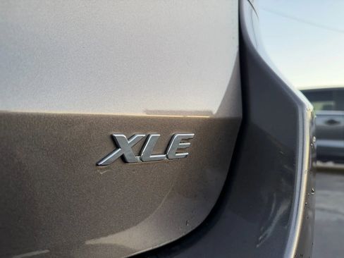 Used 2019 Toyota Sienna XLE image 9