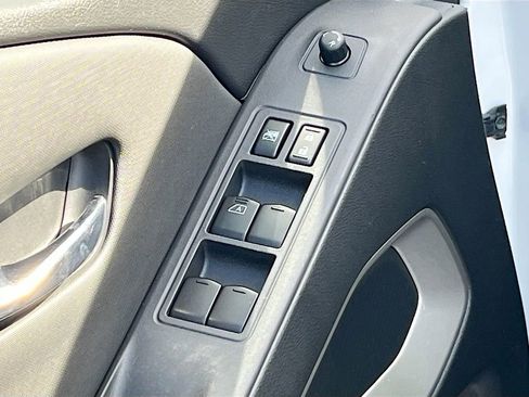 Used 2022 Nissan Frontier SV w/ Technology Package image 17