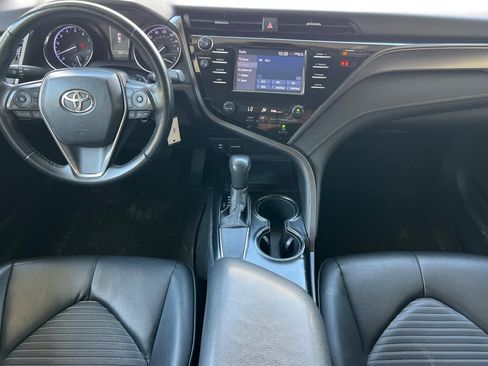 Used 2019 Toyota Camry SE FWD image 4