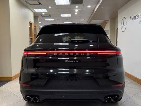 Used 2026 Porsche Cayenne image 4