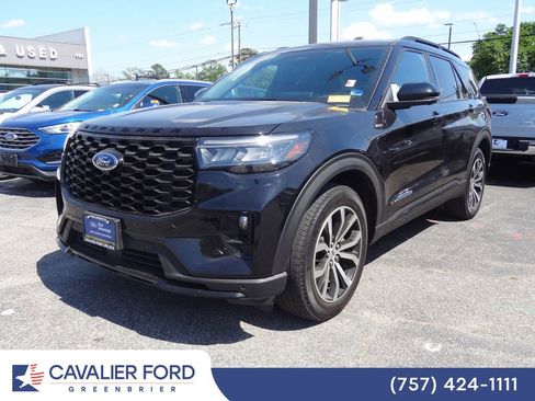 Used 2025 Ford Explorer ST-Line AWD/4WD image 4