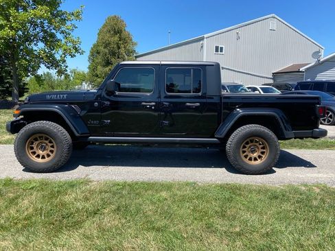 Used 2023 Jeep Gladiator Sport AWD/4WD image 2