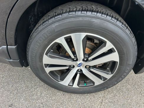 Used 2018 Subaru Outback 3.6R Limited AWD/4WD image 11