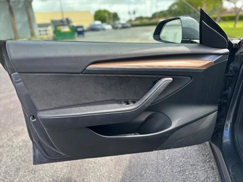 Used 2023 Tesla Model 3 Standard Range image 13