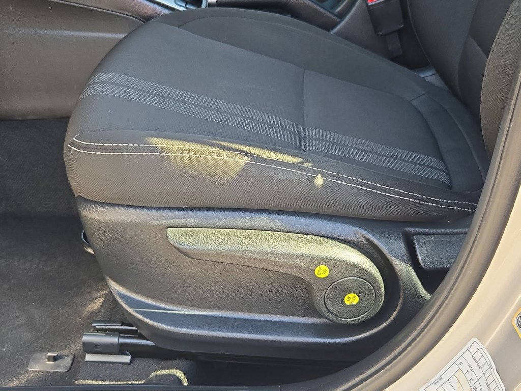 Used 2025 Hyundai Venue SEL FWD image 14