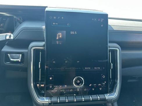 Used 2025 GMC Yukon XL Denali image 25