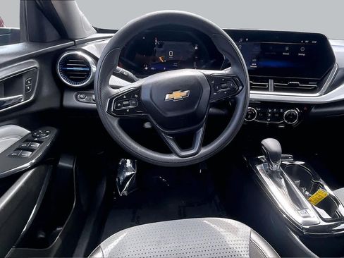 Used 2024 Chevrolet Trax LT FWD image 6