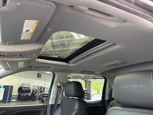 Used 2018 GMC Sierra 1500 Denali w/ Denali Ultimate Package AWD/4WD image 12