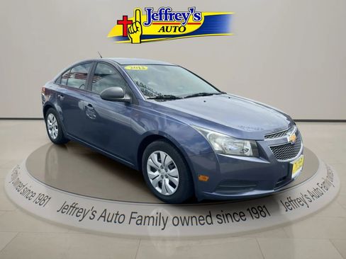 Used 2013 Chevrolet Cruze LS FWD image 3