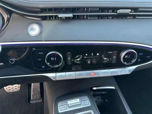 Used 2023 Genesis GV70 2.5T w/ Sport Prestige Package image 27