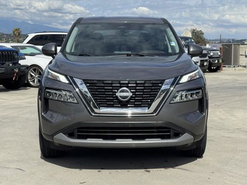 Used 2023 Nissan Rogue SV image 2