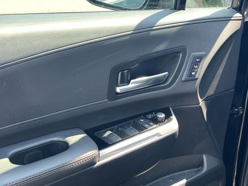 Used 2025 Toyota Sienna Platinum AWD/4WD image 13