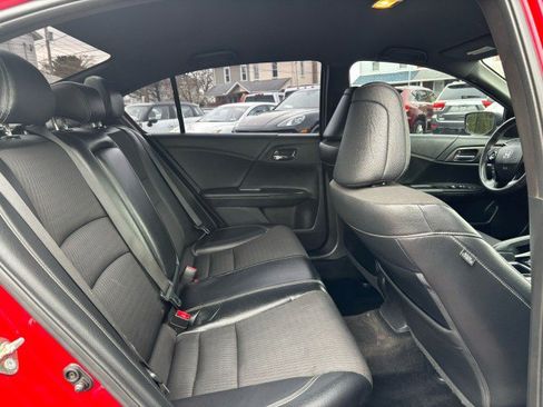 Used 2017 Honda Accord Sport image 13