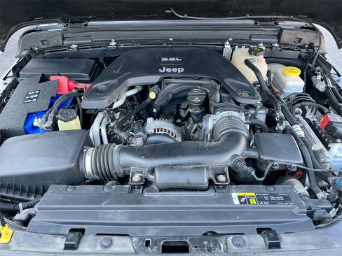 Used 2018 Jeep Wrangler Unlimited Rubicon image 31