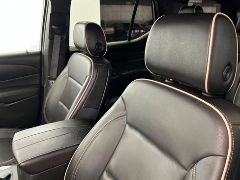 Used 2023 Chevrolet Traverse Premier AWD/4WD image 17
