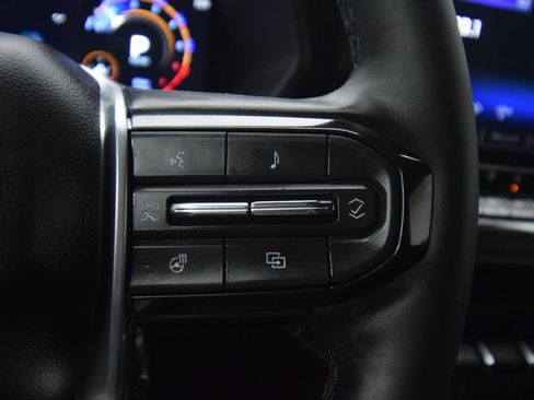 Used 2025 Chevrolet Colorado Trail Boss AWD/4WD image 34