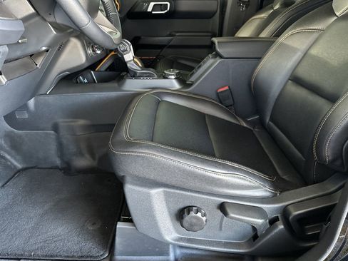 Used 2024 Ford Bronco Badlands w/ Sasquatch Package AWD/4WD image 13