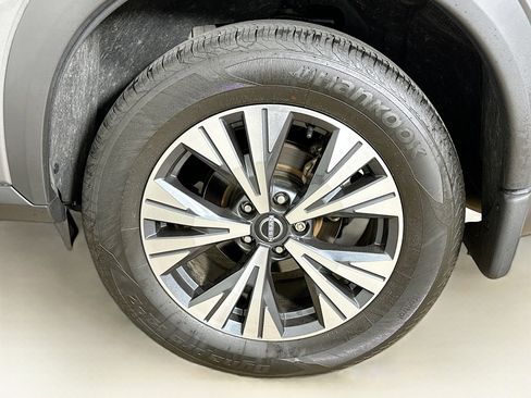 Used 2023 Nissan Rogue SV w/ SV Premium B Package image 11