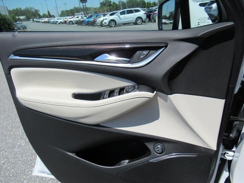 Used 2022 Buick Enclave Essence FWD image 20