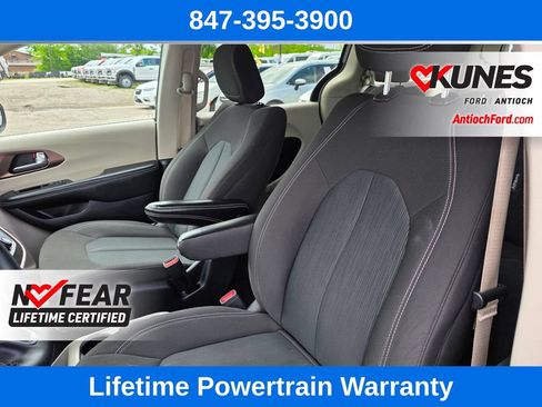 Used 2023 Chrysler Voyager LX FWD image 21