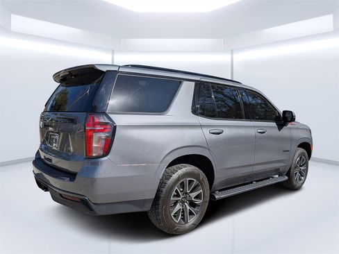 Used 2022 Chevrolet Tahoe Z71 w/ Luxury Package image 3