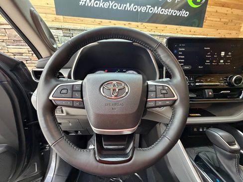 Used 2023 Toyota Highlander Limited AWD/4WD image 17