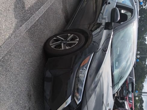 Used 2024 Nissan Sentra SV FWD image 3