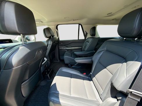 New 2026 Lincoln Navigator Premiere AWD/4WD image 27