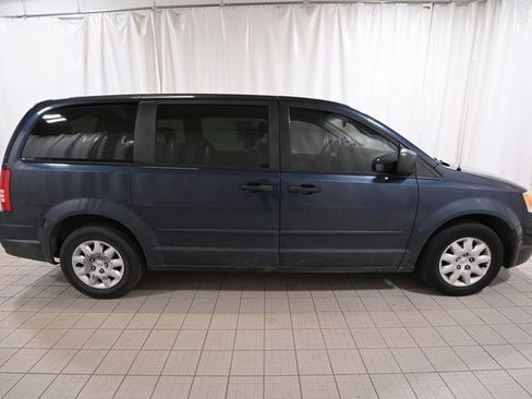 Used 2008 Chrysler Town & Country LX image 9