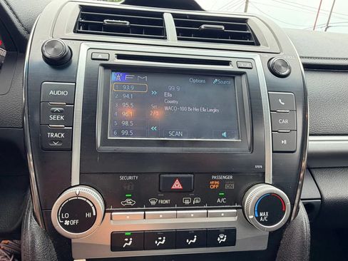 Used 2014 Toyota Camry SE w/ Protection Package FWD image 10