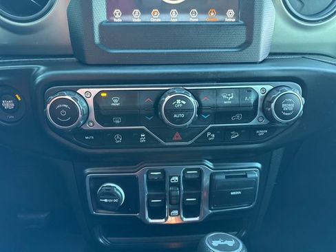 Used 2020 Jeep Wrangler Unlimited Sport image 30