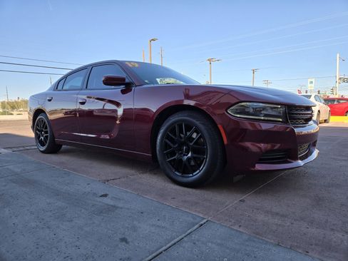 Used 2019 Dodge Charger SXT image 4