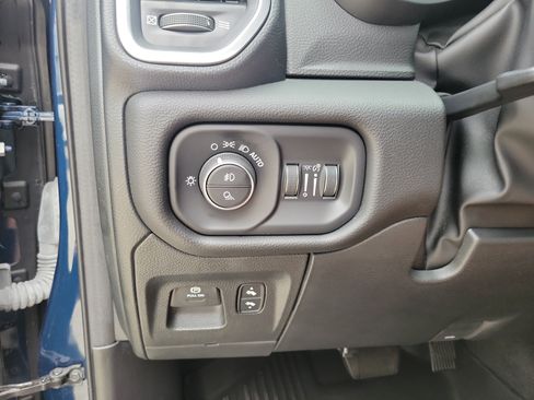 Used 2023 RAM 1500 Laramie AWD/4WD image 11