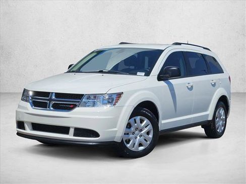 Used 2020 Dodge Journey SE FWD image 4