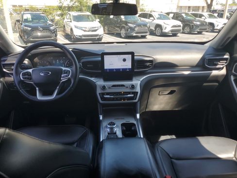 Used 2021 Ford Explorer XLT w/ Equipment Group 202A AWD/4WD image 15