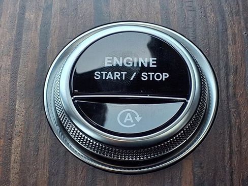 Used 2025 Mercedes-Benz GLC 300 image 25