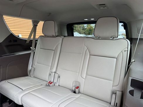 Used 2021 GMC Yukon XL Denali w/ Advanced Technology Package AWD/4WD image 29