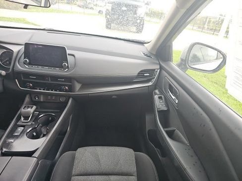 Used 2025 Nissan Rogue SV FWD image 24