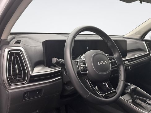 Used 2025 Kia Sorento S w/ Panoramic Sunroof Package image 7