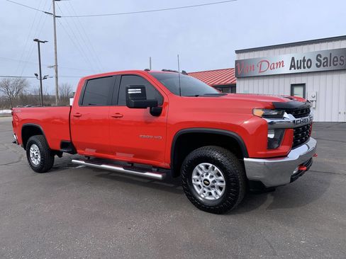 Used 2022 Chevrolet Silverado 2500 LT w/ Convenience Package image 3